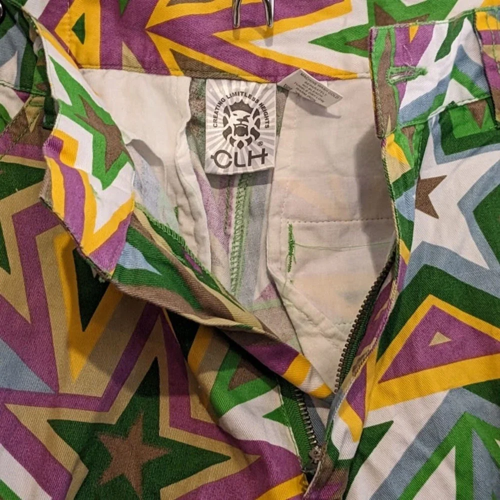 CLH Creating Limitless Heights Mens Star Print Cargo Shorts Green Purple 32 NWT